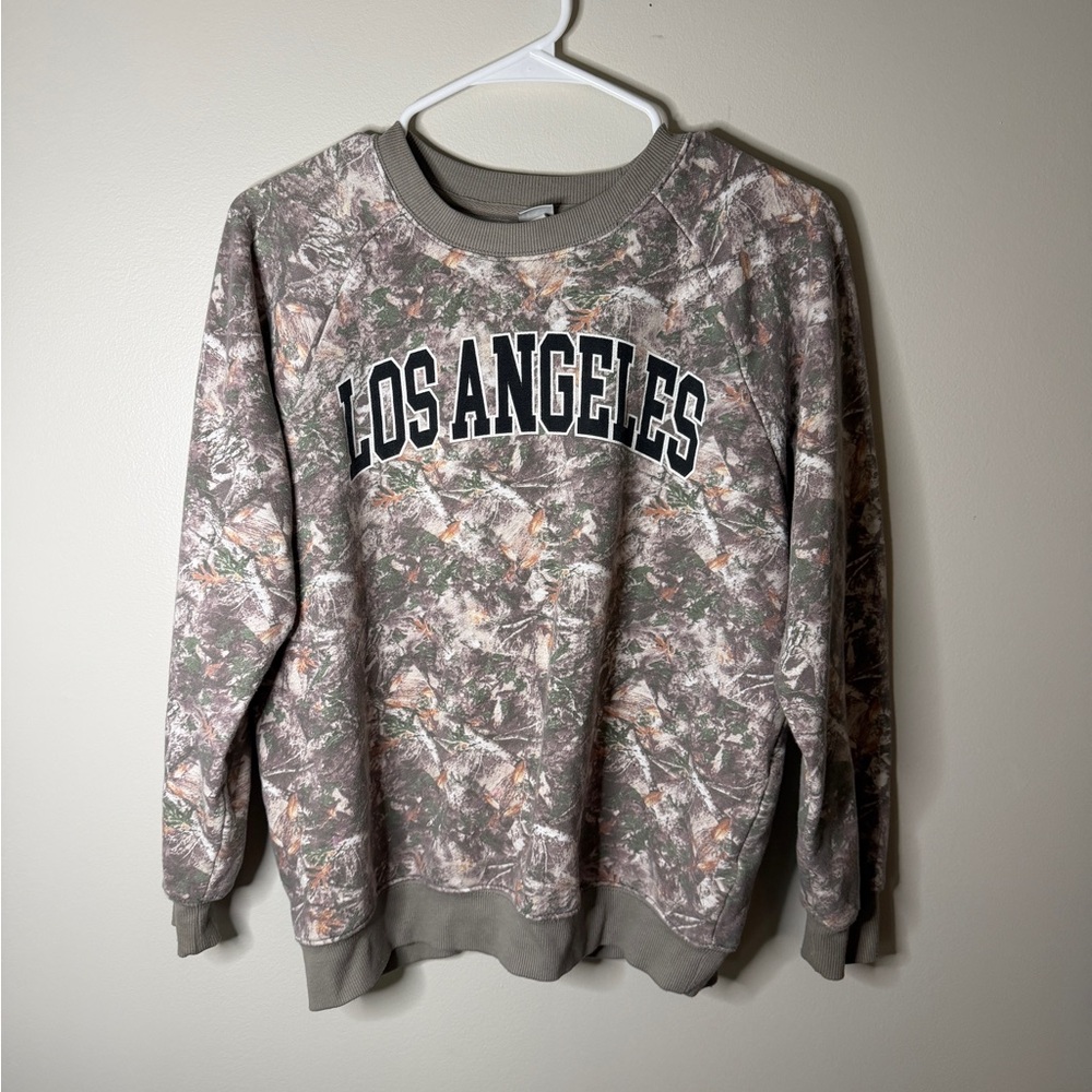 Los Angeles size XS CAMO crew neck sweatshirt women’s graphic threads of luxx